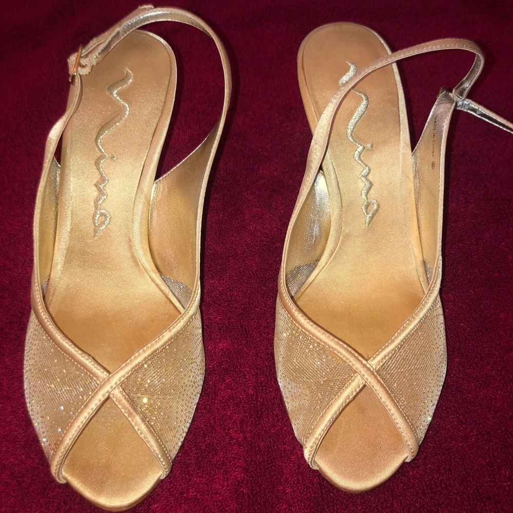 Golden Heels - Picture 2 of 3